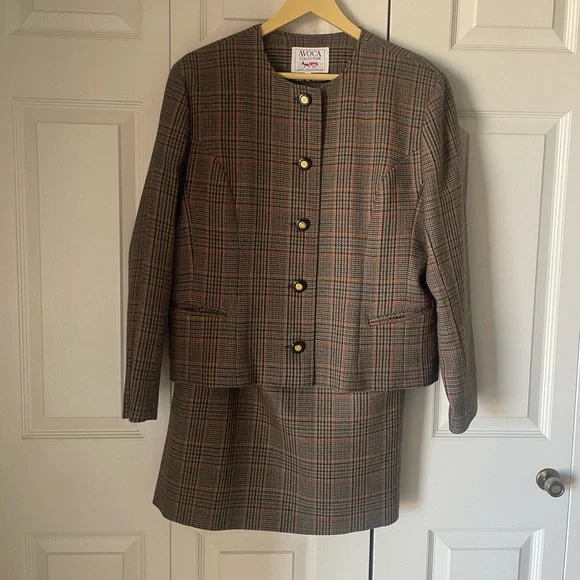 Avoca Collection | 2 piece skirt suit. Classic. Ireland. 100% pure wool. Large - Picture 15 of 15